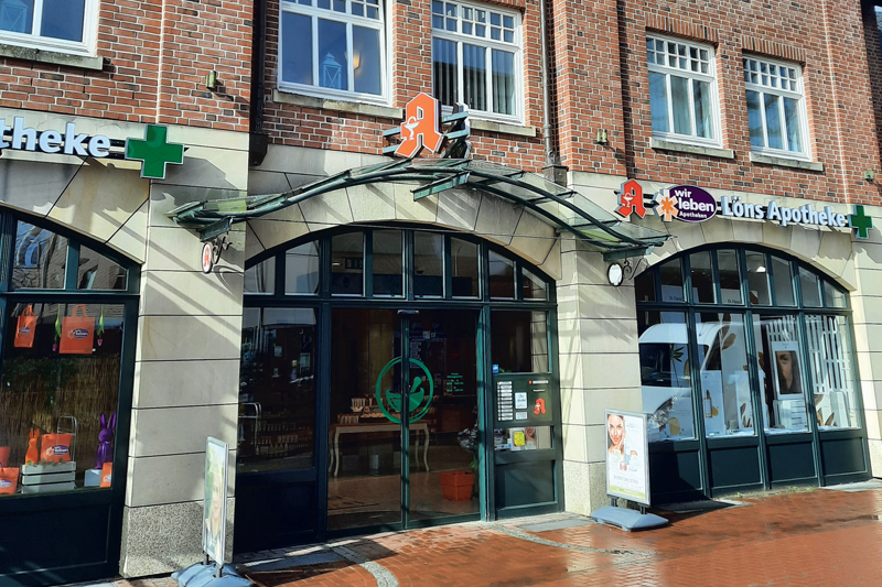 Aussenansicht der wir leben Löns Apotheke